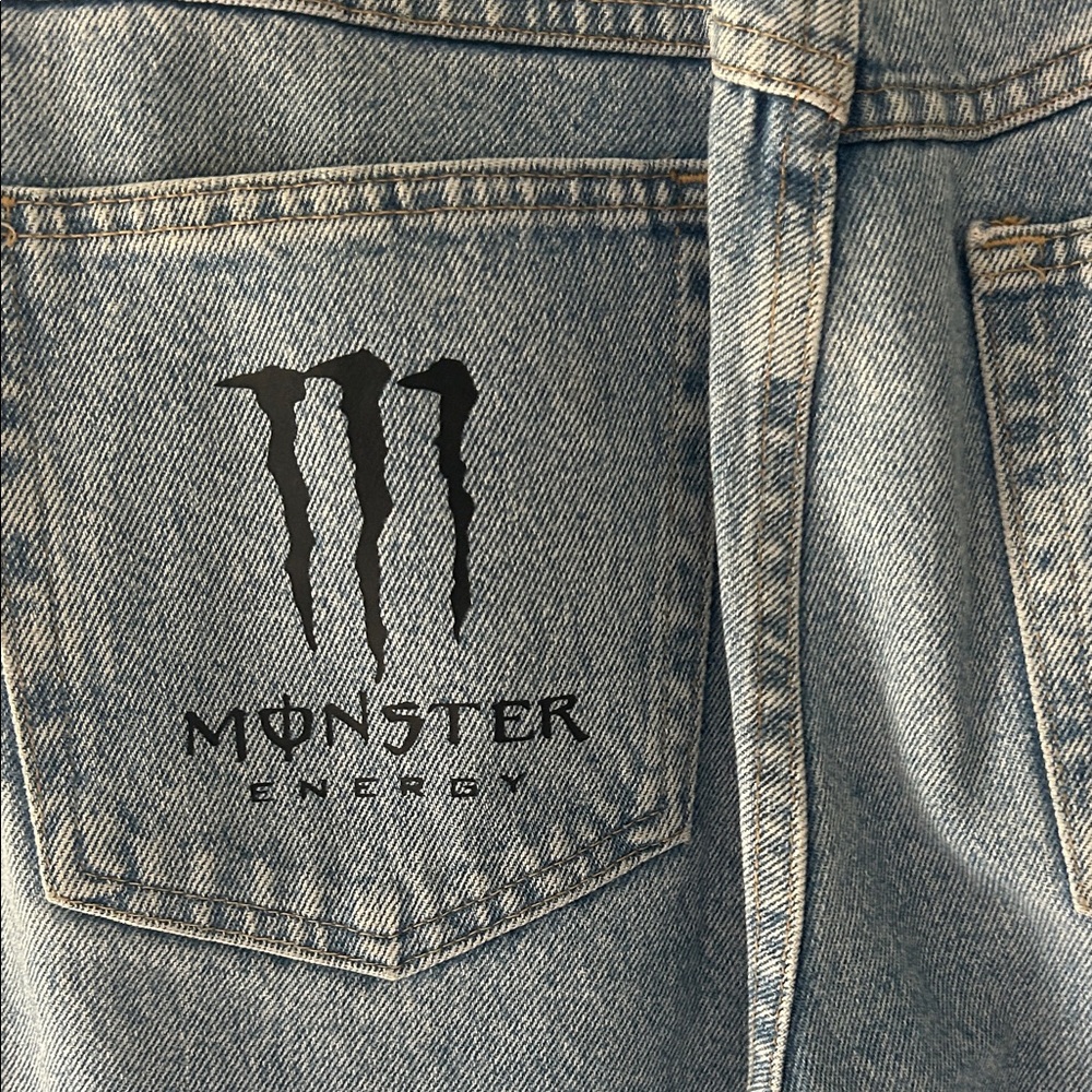 Wrangler Men's Straight Jeans in Light Blue Wash - Picture 4 of 6